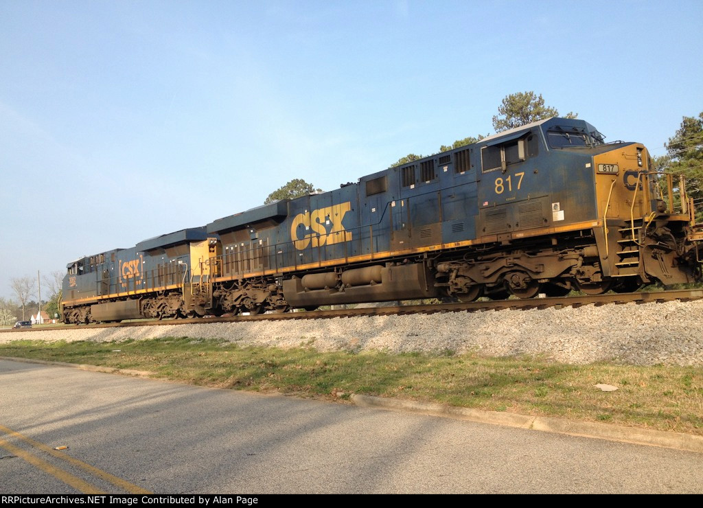 CSX 3062 and 817